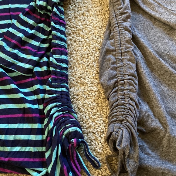 V-neck, three quarter sleeves, hooded maternity tops - Picture 4 of 5